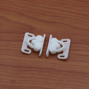 Loquet magnétique en plastique RC6901, type clip-on, design minimaliste pour porte d'armoire - Product Image 2
