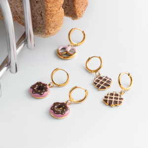 Pendientes con diseño de comida, de acero inoxidable, con diseño de donut, gofre y pretzel, para mujer, joyería de moda. - Product Image 3