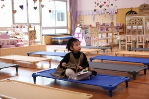 Mobiliario Escolar para Jardín de Infancia Catre Apilable y Colorido para Siesta de Niños Cuna para Guardería - Product Image 3