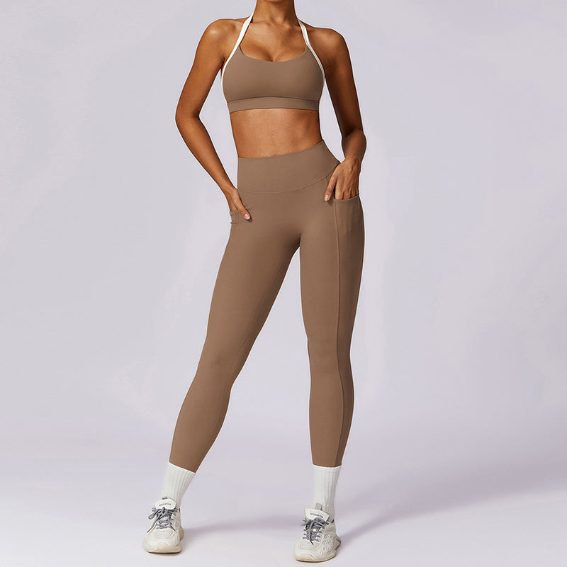 บราและเลกกิ้งสีน้ำตาล