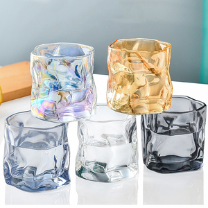 Venta al por mayor de velas de soja de arcoíris retorcidas de lujo Ins personalizadas, tarros retorcidos de vidrio iridiscente de 12 oz - Product Image 3