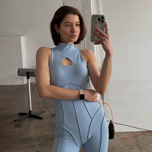 Mono de yoga sin mangas con cuello alto y diseño de corazón hueco de alta elasticidad para mujer, ajuste ceñido, color liso, body deportivo, verano 2026 - Product Image 1