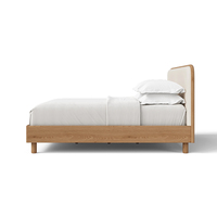 Lit plateforme rembourré FERLY en tissu et bois, confortable et moderne, pour chambre à coucher contemporaine