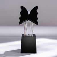 Trophée Papillon en Cristal Noir K9 Gravé au Laser, Étanche, Durable, Résistant aux Rayures – Cadeau Moderne pour Entreprises – Offre Spéciale