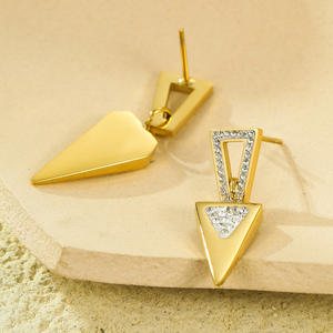 Pendientes de gota triangulares incrustados de cristal, joyería geométrica elegante de Metal en tono dorado para mujer, perfecta para trajes informales de noche - Product Image 4