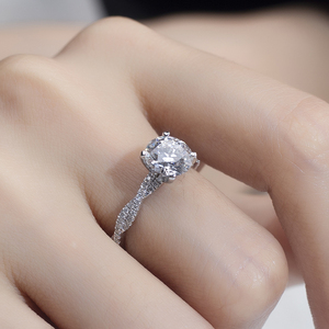 แหวนเพชรทรงกลมทองคำขาว 18K รุ่น MSR-1372 จาก Messi Jewelry สำหรับผู้หญิง - Product Image 6