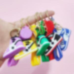 ZY0427A simulación de dibujos animados 3D zapatos de baloncesto llavero bolsa colgante muñeca máquina colgante llavero moda zapato llavero - Product Image 5