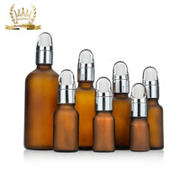 Maßgefertigter CE-Zertifizierter Hautpflegebehälter 30ml 50ml Glas-Tropfflasche Mattiertes Bernsteinfarbenes Ätherisches Öl Gesichtsserum Flasche Kindersicher