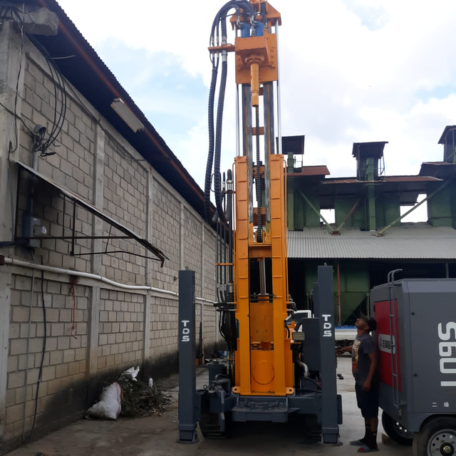 Crawler-Mounted Borehole Drilling Machine DR-100