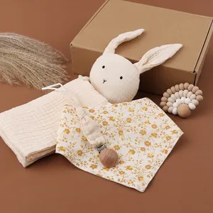 personalizado cestas de regalo Suppliers-Cesta de regalo para bebé con mordedor de silicona, juego de clips simulados y edredón de conejo.