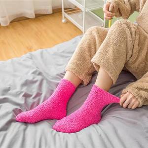 Offre Spéciale 2022 hiver épais chaud mi <span class=keywords><strong>Tube</strong></span> serviette chaussettes couleur unie antidérapant chaussettes de sol décontracté et sommeil pour les femmes utilisation quotidienne - Product Image 6