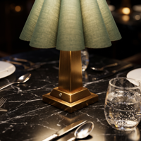 Lámpara de Mesa LED Nórdica Minimalista de Tela con Base Dorada, Regulación Continua, Decoración Artística para Dormitorio y Casa de Huéspedes