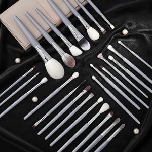 Juego de 26 Brochas de Maquillaje de Lujo Serie Gris, <span class=keywords><strong>Pelo</strong></span> Natural de Cabra, <span class=keywords><strong>Pelo</strong></span> de Zorro de las Nieves, Brocha para Rubor, Juego Completo de Brochas Profesionales para Artistas - Product Image 4