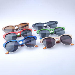 Gafas de Sol de Madera Polarizadas con Lentes TAC UV400, Unisex, Protección Solar, para Viajes, Conducción y Actividades al Aire Libre, Modelo W3007 - Product Image 4