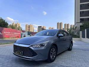 Qin PLUS <span class=keywords><strong>DM</strong></span> Modèle 2023 Édition Champion <span class=keywords><strong>DM</strong></span>-i 55KM Autonomie NEDC 501-600km Moteur 100-150kW Gris Foncé Extérieur Couleurs de Lumière Bicolores - Product Image 1