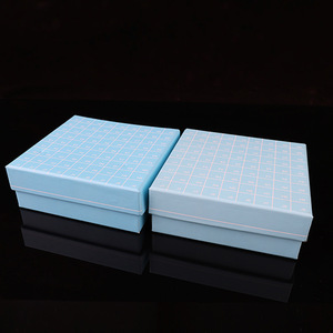 Boîte de cryopréervation Hisamori à 81 compartiments avec couvercle pour le stockage d'échantillons - Product Image 2