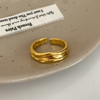 Vergoldeter Unregelmäßiger Welliger Mehrschichtiger Offener Ring mit Strukturierter Rille und Breitem Band, Verstellbarer Statement-Fingerring