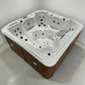 Baignoire de <span class=keywords><strong>spa</strong></span> extérieure de luxe créant une expérience de bien-être et de relaxation privée dans la cour à la maison - Product Image 3