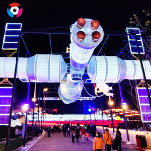 Exhibición de Faroles Gigantes con Temática de Astronautas para Exteriores, Faroles de Seda Realistas de Exploración Espacial para Museos de Ciencia y Festivales Nocturnos Urbanos - Product Image 1