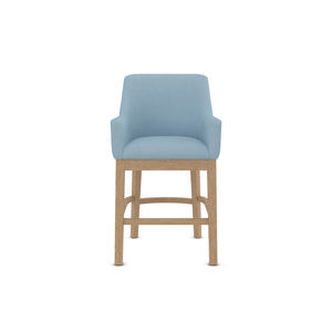 Современный бежевый тканевый барный стул с подлокотниками, каркасом из массива дуба, подставкой для ног и удобным мягким сиденьем и спинкой, идеально подходит для американского дома. - Product Image 6