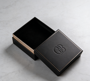 Caja de Regalo de Cartón Negra y Dorada con Forro de Esponja - Vietnam para Empaque de Lujo Certificado de Alta Gama - Product Image 5