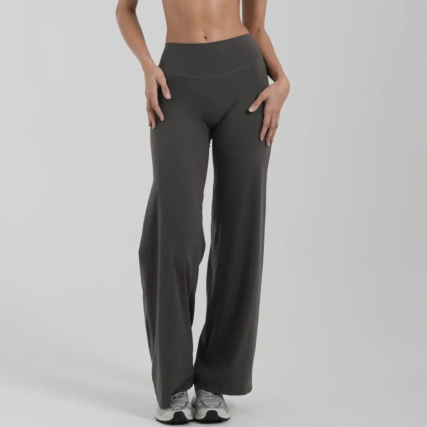 กางเกงเลกกิ้งสีเทาขาบาน