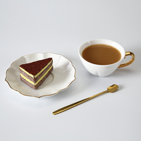 Tasse et soucoupe à fleurs en porcelaine blanche, en céramique, Style occidental, 200ml, avec bordure en or, pour verres à vin