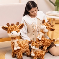 Großhandel Niedliches Giraffen-Plüschtier Weiches Stofftier mit Schal Flauschige Giraffen-Plüschfiguren für Kinder Geburtstagsgeschenk Feiertagsgeschenk