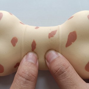 Jouet Squishy Os de Chien 20cm Grand Tacheté Anti-Stress Sensoriel à Mâcher pour Chiots Vente en Gros - Product Image 3