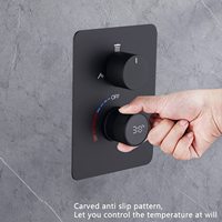 Système de douche de pluie au plafond encastré moderne de 12 pouces Ensemble de douche en laiton noir avec pommeau de douche de pluie carré en acier inoxydable
