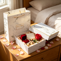 Boîte cadeau pliable magnétique en papier kraft avec estampage doré, réutilisable et recyclable, pour les faveurs de mariage, les emballages de bonbons, vente en gros