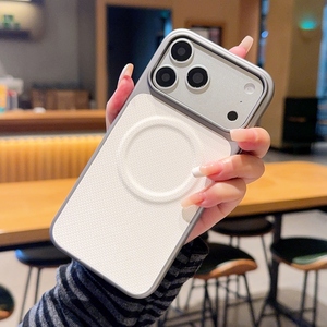 เคสโ<span class=keywords><strong>ท</strong></span>รศัพ<span class=keywords><strong>ท</strong></span>์แบบแข็งพลาสติกสีเงินเ<span class=keywords><strong>ท</strong></span>า ให้สัมผัสแม่เหล็ก เหมาะสำหรับ iPhone 18promax 17pro 16 15promax <span class=keywords><strong>14pro</strong></span> 13promax - Product Image 1