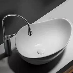 Le <span class=keywords><strong>lavabo</strong></span> <span class=keywords><strong>de</strong></span> comptoir blanc <span class=keywords><strong>de</strong></span> forme irrégulière <span class=keywords><strong>de</strong></span> l'hôtel et l'évier en céramique en forme <span class=keywords><strong>de</strong></span> feuille facile à nettoyer <span class=keywords><strong>de</strong></span> la <span class=keywords><strong>salle</strong></span> <span class=keywords><strong>de</strong></span> <span class=keywords><strong>bain</strong></span> moderne - Product Image 6