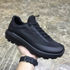 รองเท้าผู้ชายแบบผูกเชือกสีดำลายทางสไตล์ใหม่ประจำฤดูร้อนปี 2026 พร้อมพื้นรองเท้ายางหนาและหน้าผ้าตาข่ายระบายอากาศได้ดี - Product Image 2