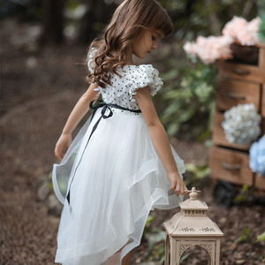 Vestido de niña de las flores de tul blanco con cuello redondo y corte en A con cola para boda o actuación - Product Image 3