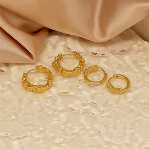 Französische Retro-Luxus Damenohrringe Dreischichtig Geflochtene Gedrehte C-förmige Konkav-Konvex Strukturierte Creolen als Geschenk - Product Image 5