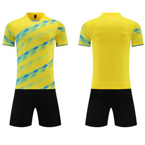 ชุดฟุตบอลของผู้ชาย OEM ชุดกีฬาผ้าโพลีเอสเตอร์ระบายอากาศได้ดีชุดใส่เล่นฟุตบอลน้ำหนักเบาแห้งเร็วออกแบบได้ตามต้องการ - Product Image 2