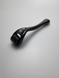 Черный ролик с микроиглами, 540 для восстановления бороды - Product Image 4