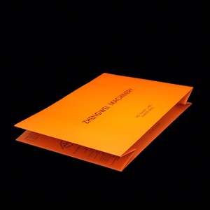 ถุงของขวัญกระดาษคราฟท์สีดำเคลือบทอง พร้อมหูเชือก พิมพ์ออฟเซ็ต  แบบกำหนดเอง ย่อยสลายได้ รีไซเคิลได้ คุณภาพดี - Product Image 4