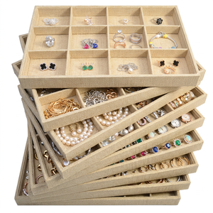 Bandejas Portátiles Rectangulares de Gran Capacidad con Inserto de Terciopelo y Madera Rústica para Exhibición de Joyas (Anillos, Collares, Pulseras) para Joyerías - Product Image 1