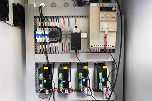 آلة نقش باستخدام الحاسب الآلي 3 محاور عالية الدقة لأعمال النجارة بباب مع أداة تبديل تلقائية - Product Image 3