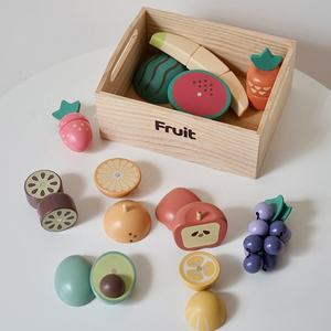 Jeu de cuisine en bois magnétique pour bébés et tout-petits avec fruits à découper et ustensiles simulés - Mini cadeau pour les 0-3 ans - Product Image 6