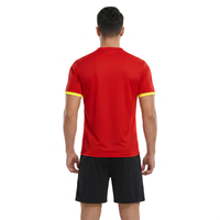 Seragam Voli Pria Merah Kuning Set V-Neck Lengan Pendek Bahan Polyester Penyerap Keringat Cocok untuk Semua Musim