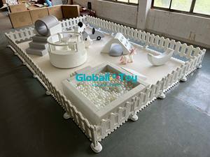 Ensemble de jeux d'éveil Ferme avec blocs d'escalade, piscine à balles et sauteurs lapins - Product Image 2