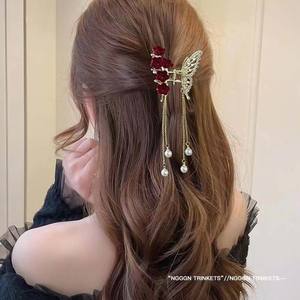 Pince à cheveux papillon en métal tendance pour femme, élégante et haut de gamme, avec pendentif pompon pour queue de cheval mi-haute - Product Image 2