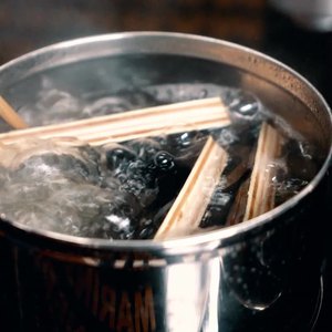 Contrachapado con película Marina 1220x2440mm 12mm 14mm 15mm 18mm Contrachapado con película negra Encofrado de construcción marina Tablero fenólico - Product Image 5