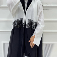 213 Cardigan Abaya musulman ouvert sur le devant avec appliques 3D et tissu texturé