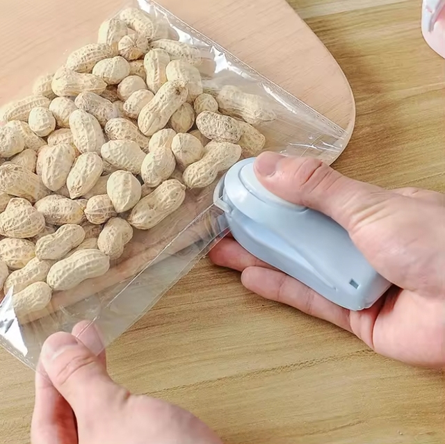 Portable 2 in 1 Sealer and Cutter Handheld Heat Vacuum Sealer Mini Bag Sealer for Plastic Bags Snacks Bag