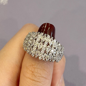 Anello stile Starry Pave per donna, con pietre scintillanti, elegante anello alla moda, accessorio per gioielli da indossare tutti i giorni - Product Image 2
