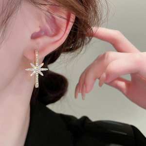 Eleganti Ear Cuff a Stella per Donne, Gioielli Chic per la Moda Estiva - Product Image 4